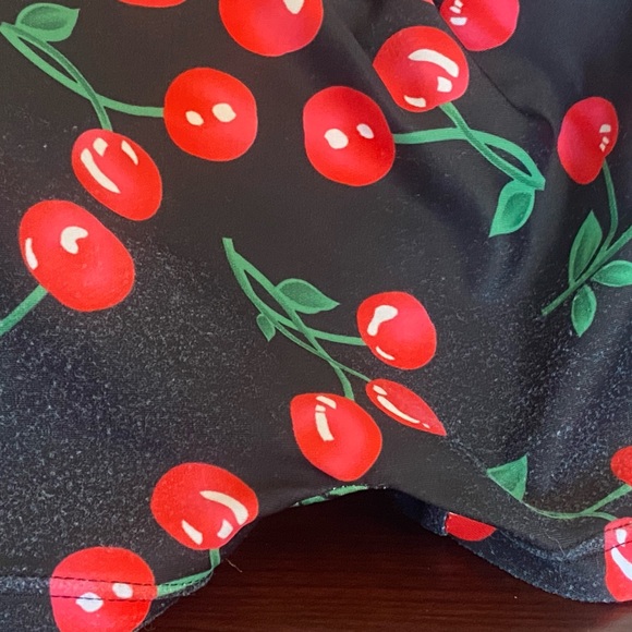 Pin-Up Girl Style Vintage Look One-Piece Swimsuit - Picture 7 of 8